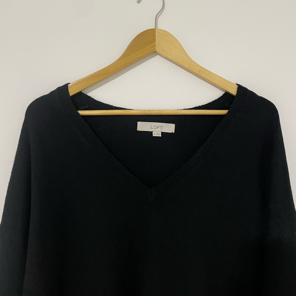 LOFT - Soft Knit V-Neck Long-Sleeve Sweater Size M Black - Picture 5 of 9